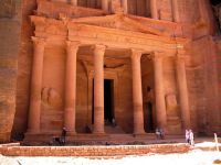 IMG_1527 Petra: 'The Treasury' - an impressive facade carved into the rock, more than 2000 years old. Jordan